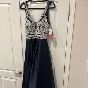 Blondie nites navy gown size 5
